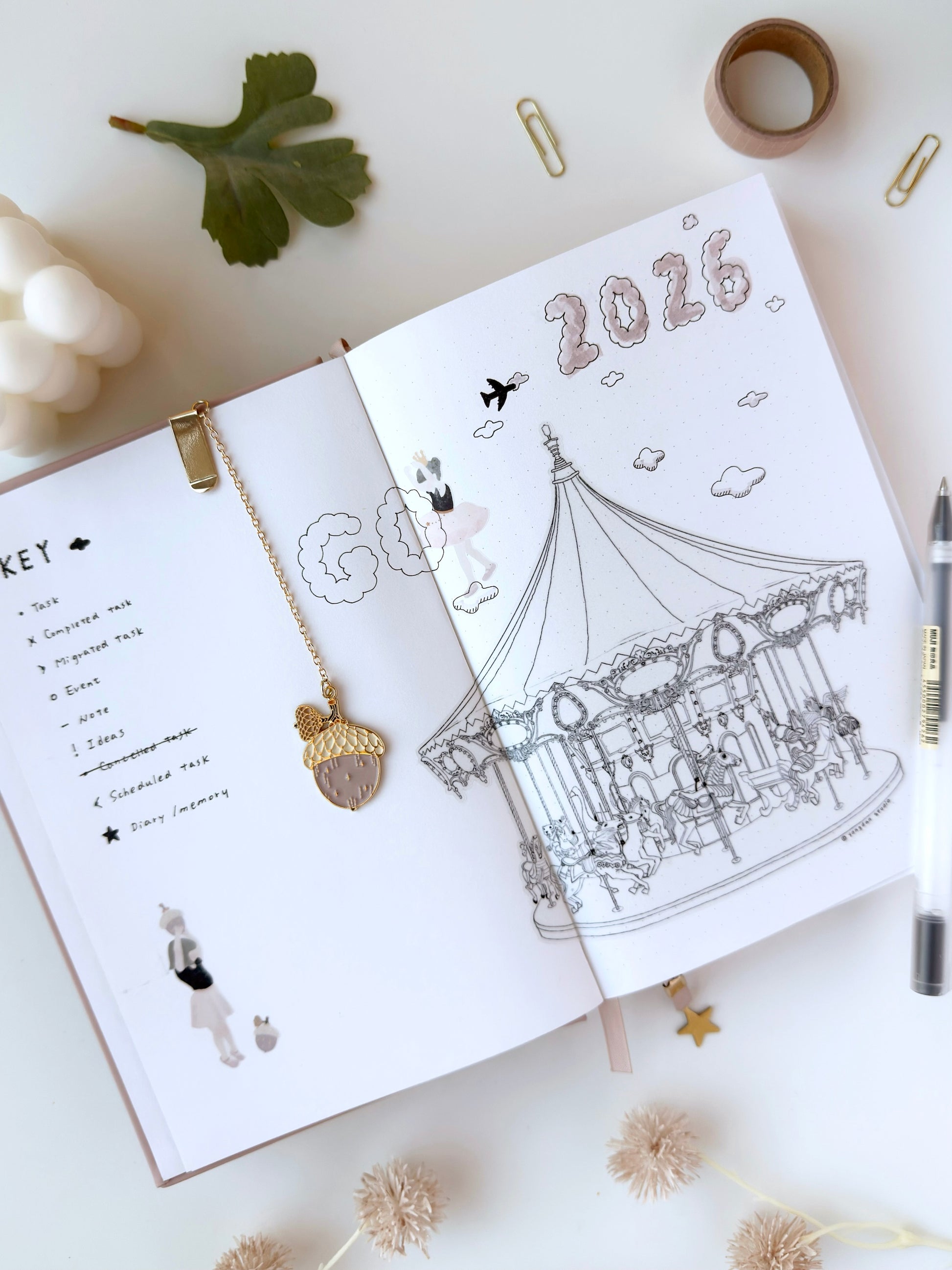 Big Sticker | Merry-go-round (monochrome)